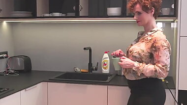 busty mature mom makes bad coffee but is a good sex slut