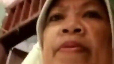 Mak Haji Isnah Kaga Ada Istirahatnya Tong! (Habis Tahajud)