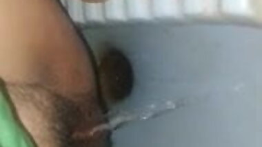 Pregnant women pissing