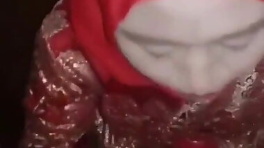 Merasakan Nikmatnya Gigi Ompong Mak Haji di Losmen Murah