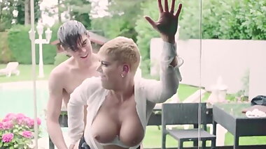 super moms help lucky sons