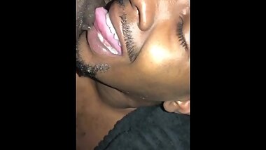 Ebony queen pretty pussy squirts