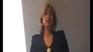 Juicy Amateur Mature Mom Teasing and Fucking